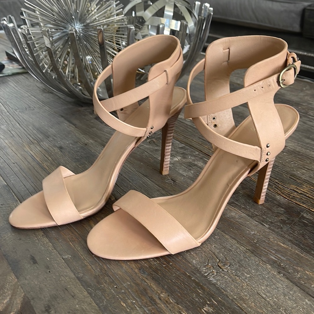 Joe’s nude high heel